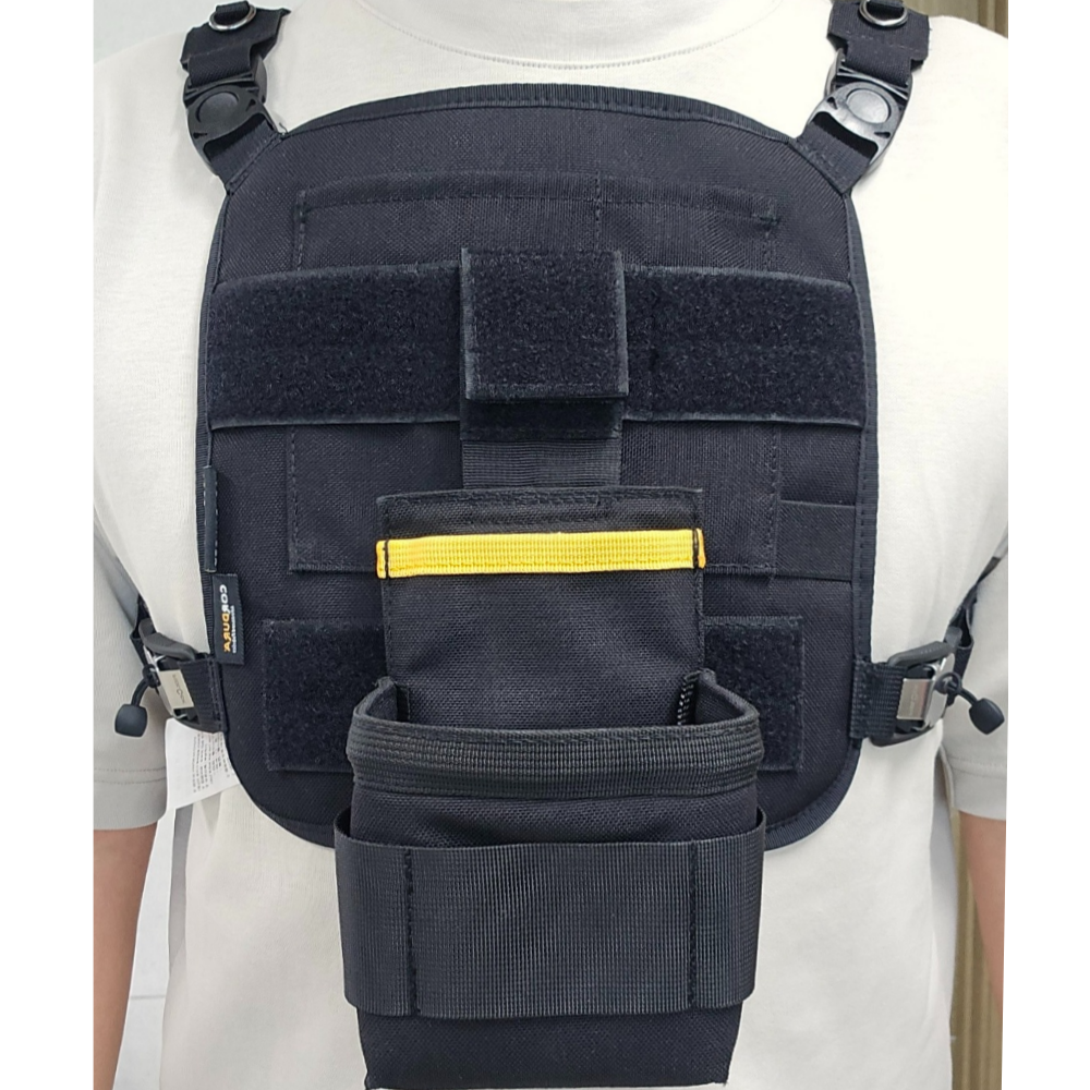 Lightweight (20g) DURAWORK 504 Webbing Connectors in Black, essential add-ons for customizing tool rigs.