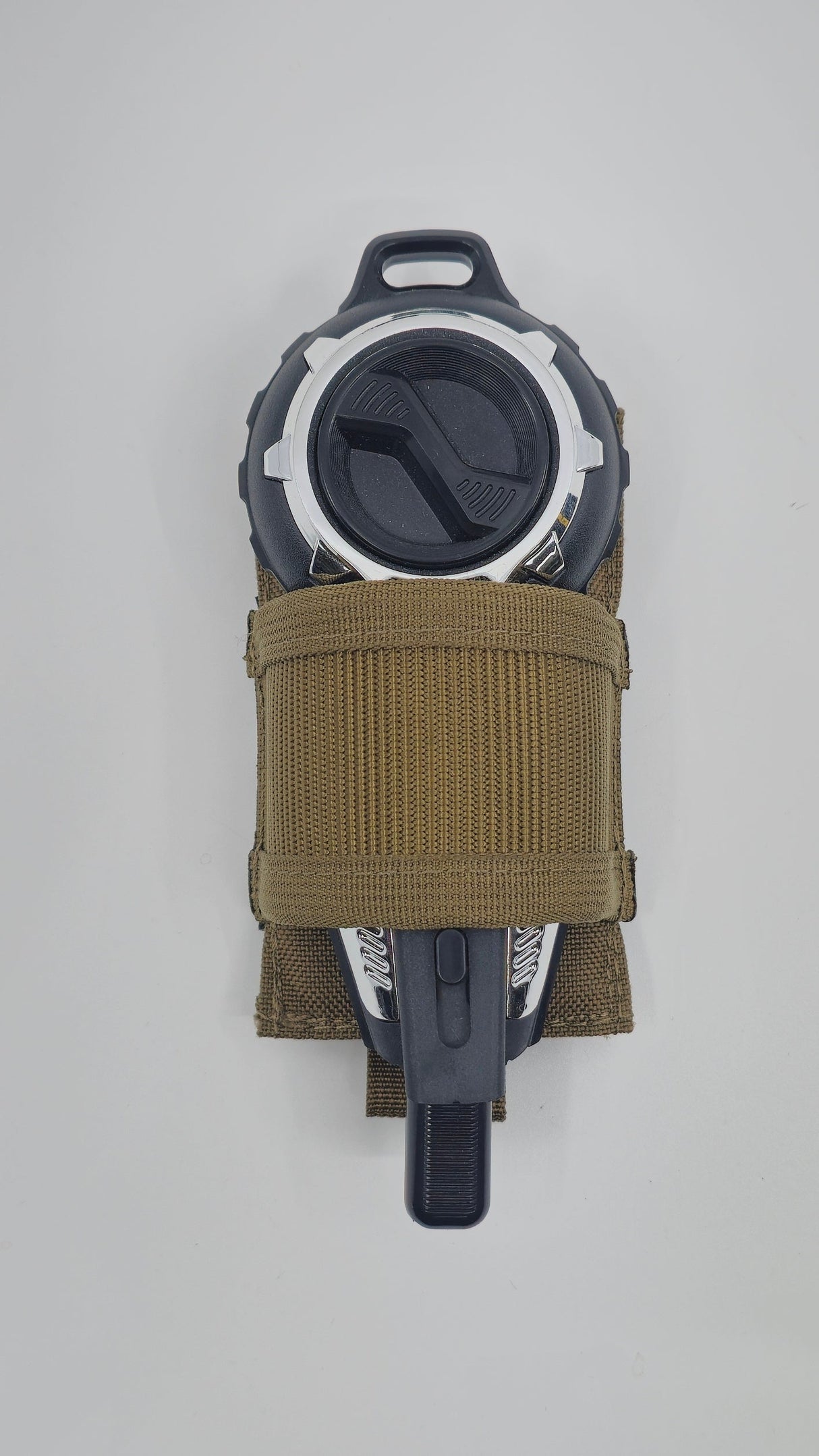 Versatile DURAWORK 301 Holster showing its capacity to hold a chalk line or large shears, not just hammers.