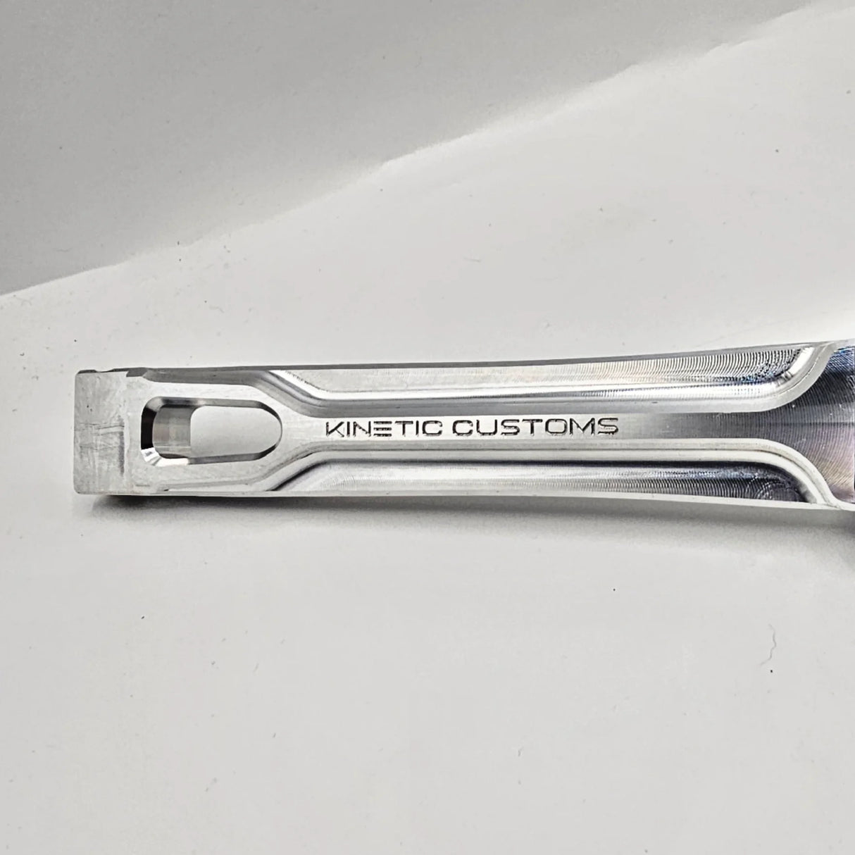 Kinetic Customs The Raptor Mango de aluminio únicamente