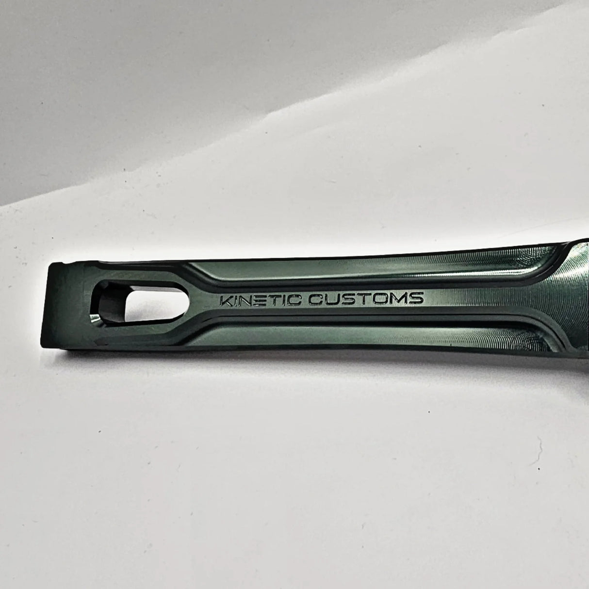 Kinetic Customs The Raptor Mango de aluminio únicamente