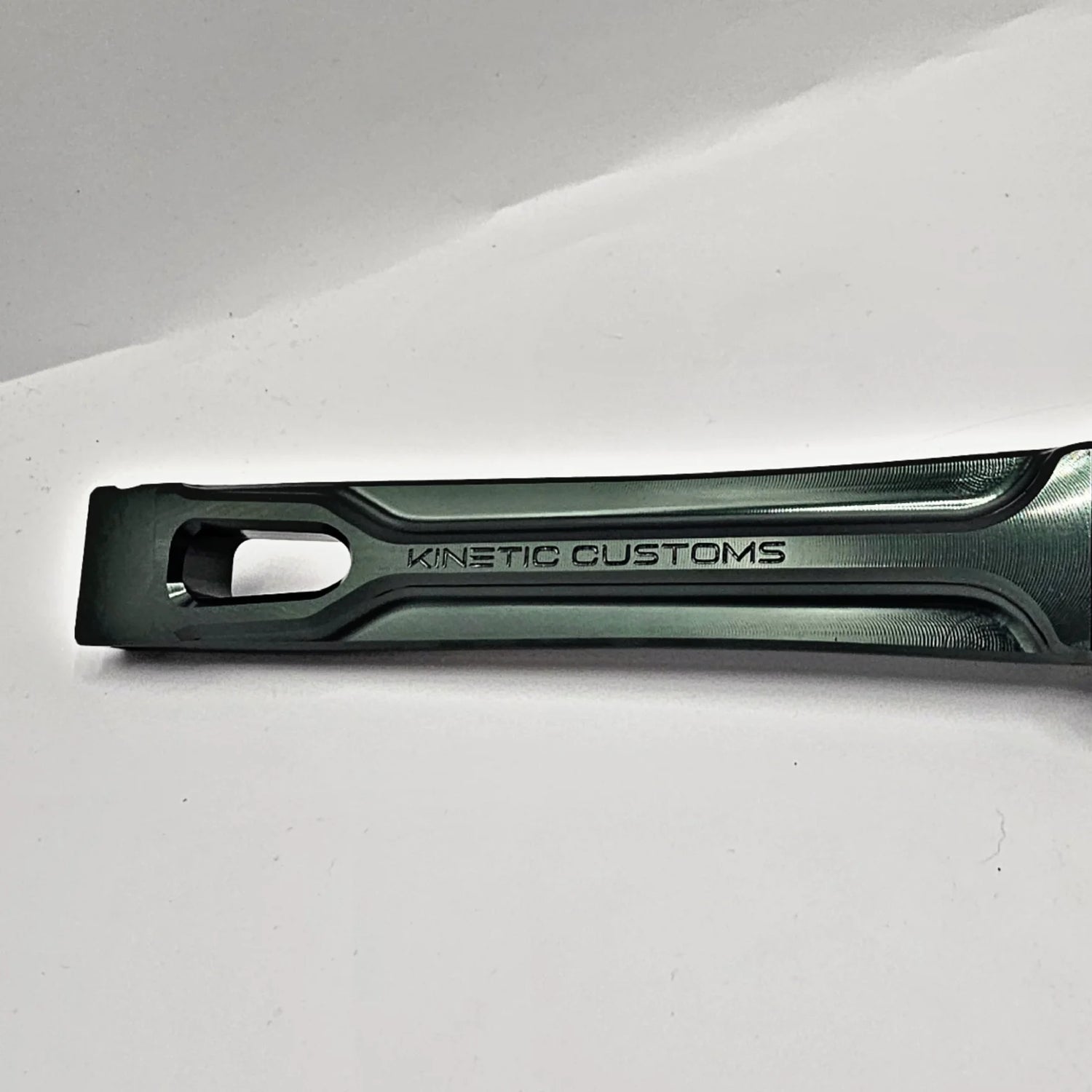 Kinetic Customs The Raptor Mango de aluminio únicamente