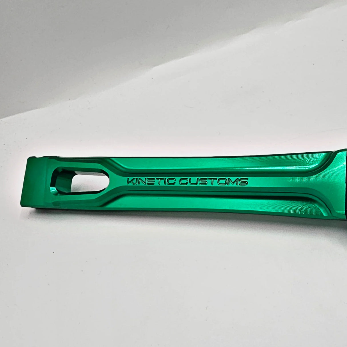 Kinetic Customs The Raptor Mango de aluminio únicamente