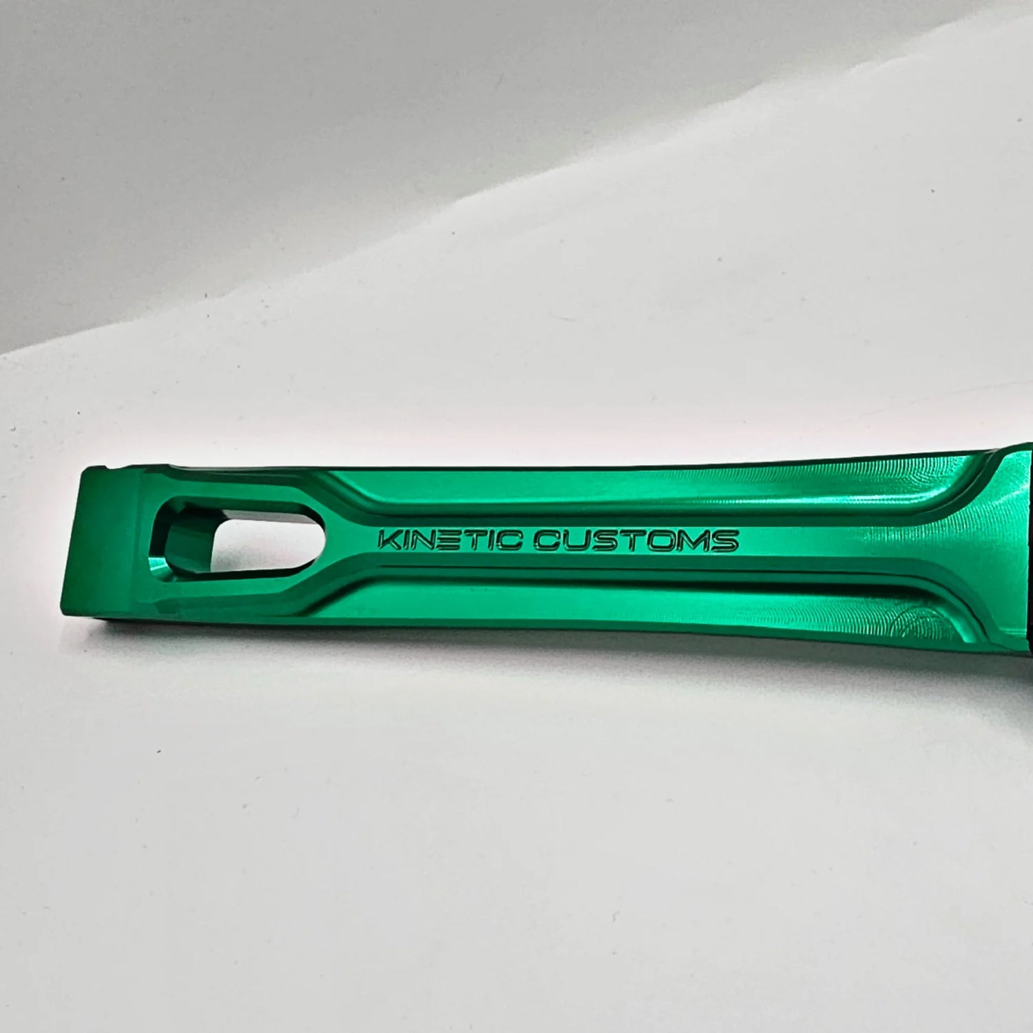 Kinetic Customs The Raptor Mango de aluminio únicamente