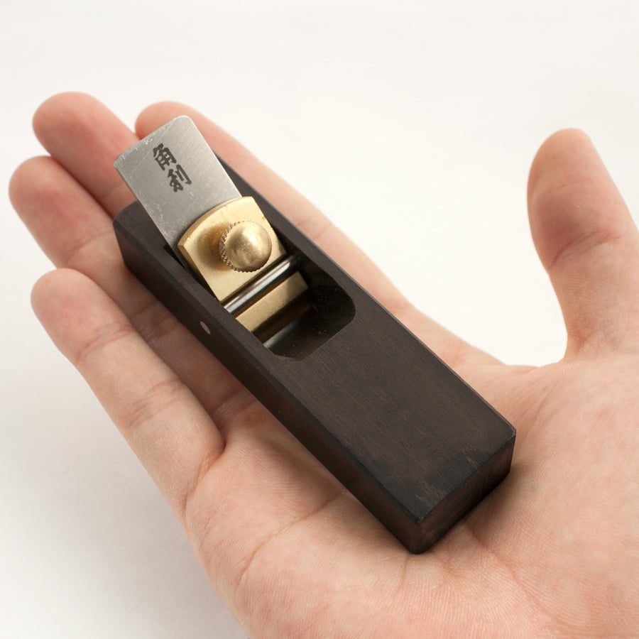 Kakuri Mini Avión de Mano de Ébano No6 Curvo