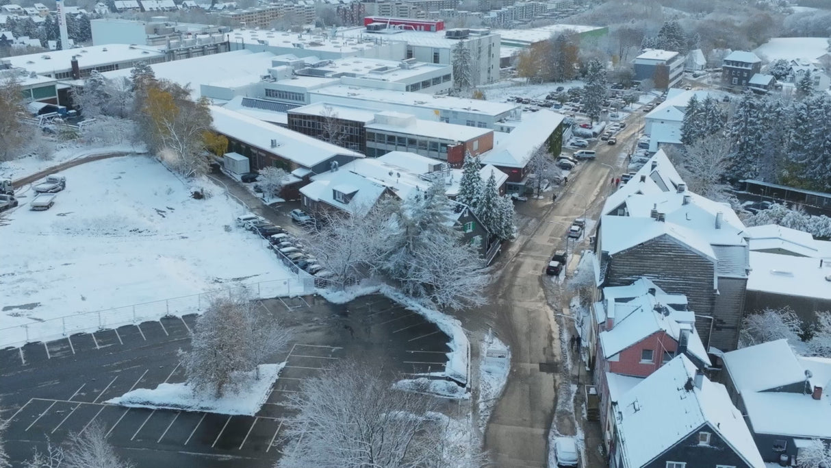 A tradesperson unboxing the KNIPEX TwinGrip Limited Edition, the perfect Christmas gift.
